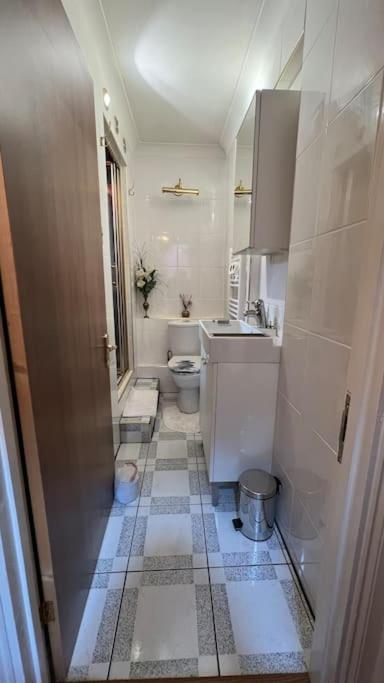 Palaz 6 - 2 Bedroom Flat Едмънтън Екстериор снимка